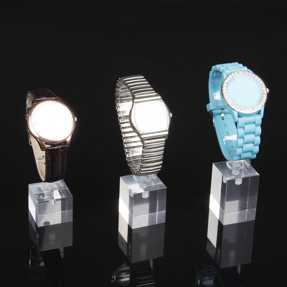 3個入り C字型アクリル製腕時計展示スタンド。高級感のある滑 - Jewelry And Watches Inc のレビューと価格