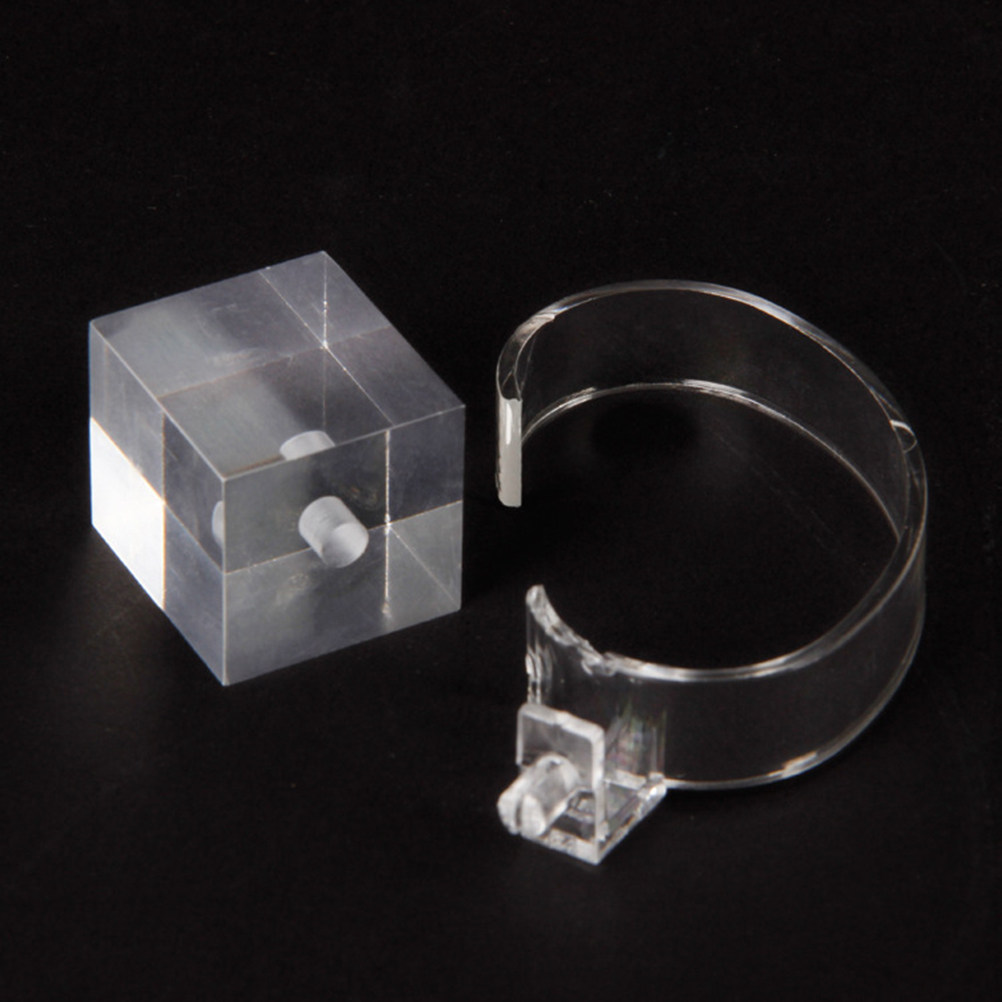 3個入り C字型アクリル製腕時計展示スタンド。高級感のある滑 - Jewelry And Watches Inc のレビューと価格